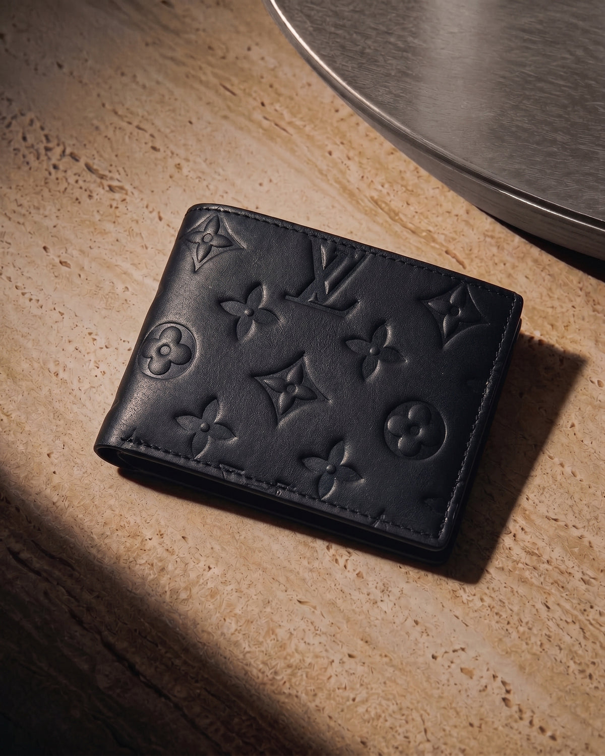 محفظة لويس فيتون (Louis Vuitton) الفاخرة