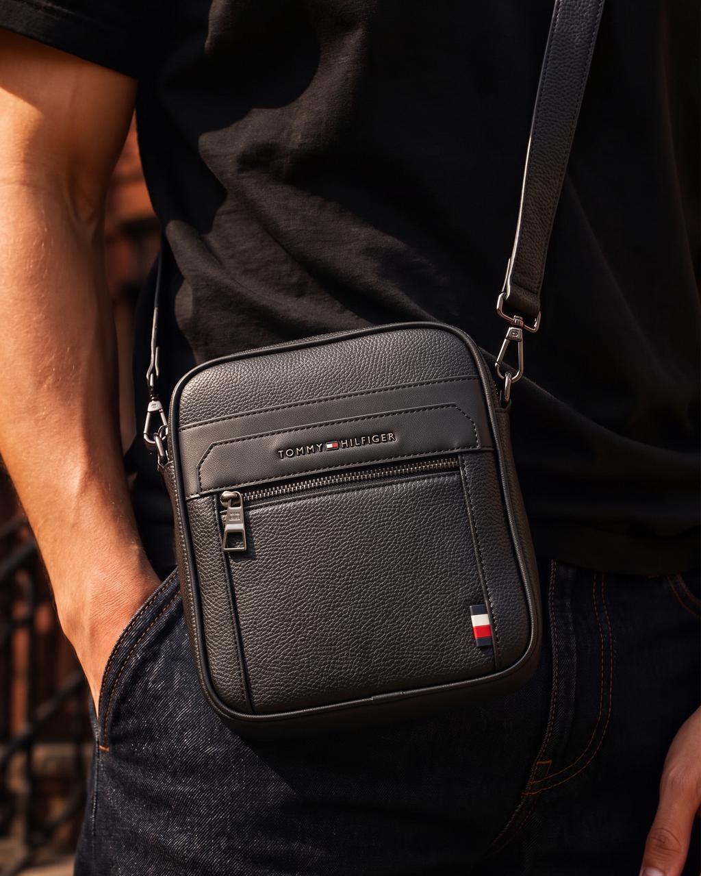 شنطة كروس تومي هيلفيغر (Tommy Hilfiger)