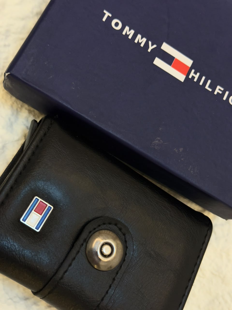محفظة تومي هيلفيغر (Tommy Hilfiger)