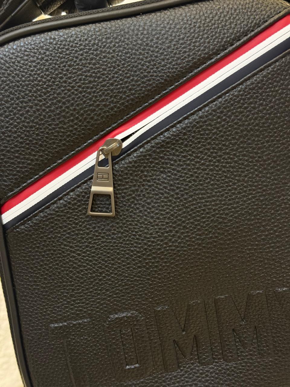 شنطة كروس تومي هيلفيغر (Tommy Hilfiger)