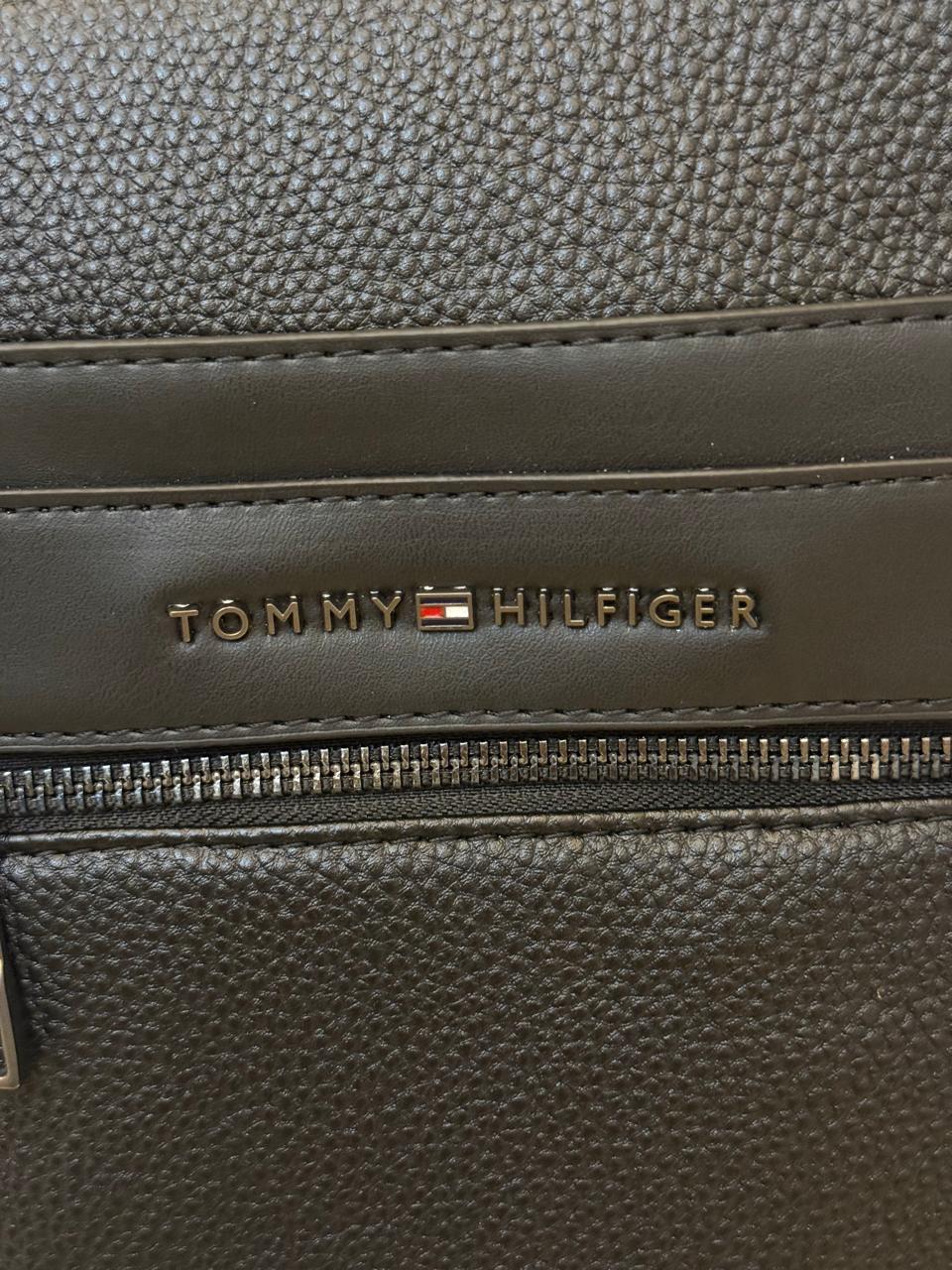 شنطة كروس تومي هيلفيغر (Tommy Hilfiger)